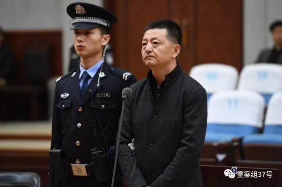 唐三爆桶比比东桶的下面