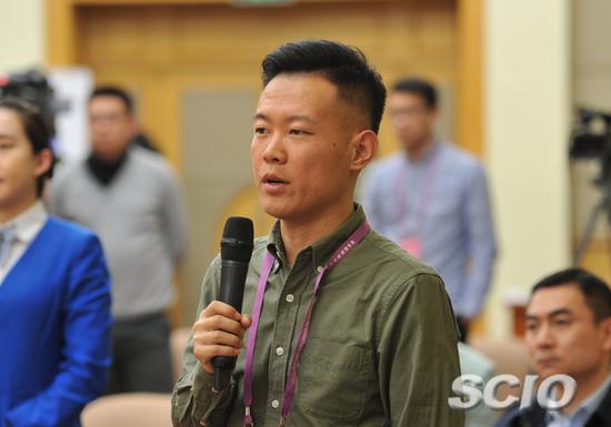 男生把大坤巴塞进女生的坤里