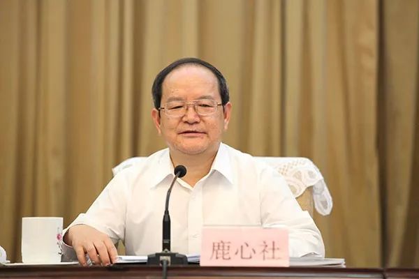 大胆的美女人体艺术图片